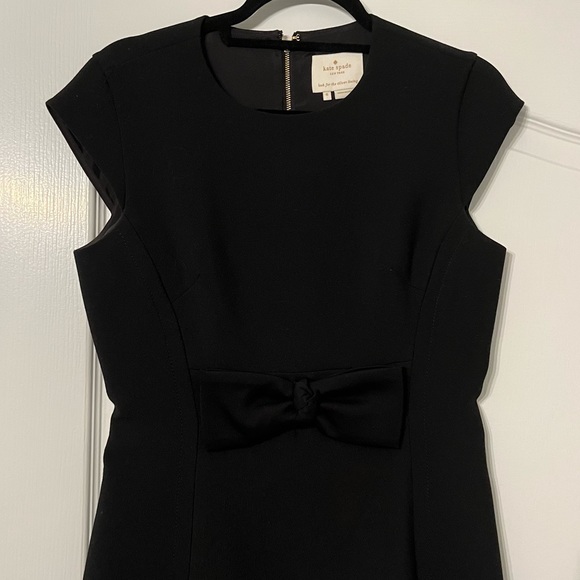 Kate spade shift dress, with bow in front. Size 6 - Picture 2 of 5